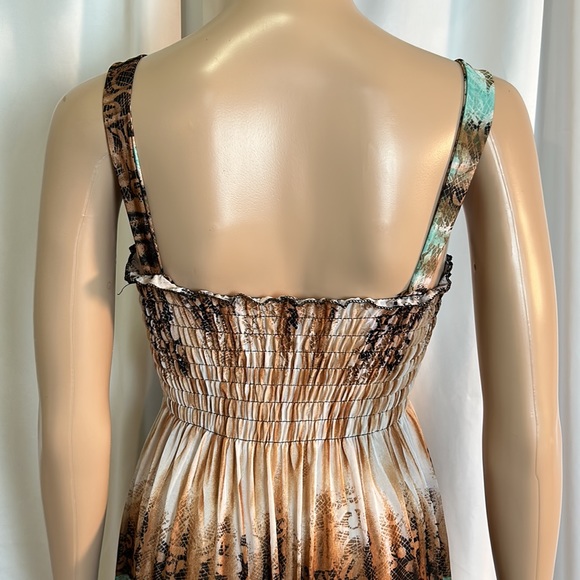 Sleeveless extra large, gorgeous dress by romantic sini has multi colors - Picture 6 of 11